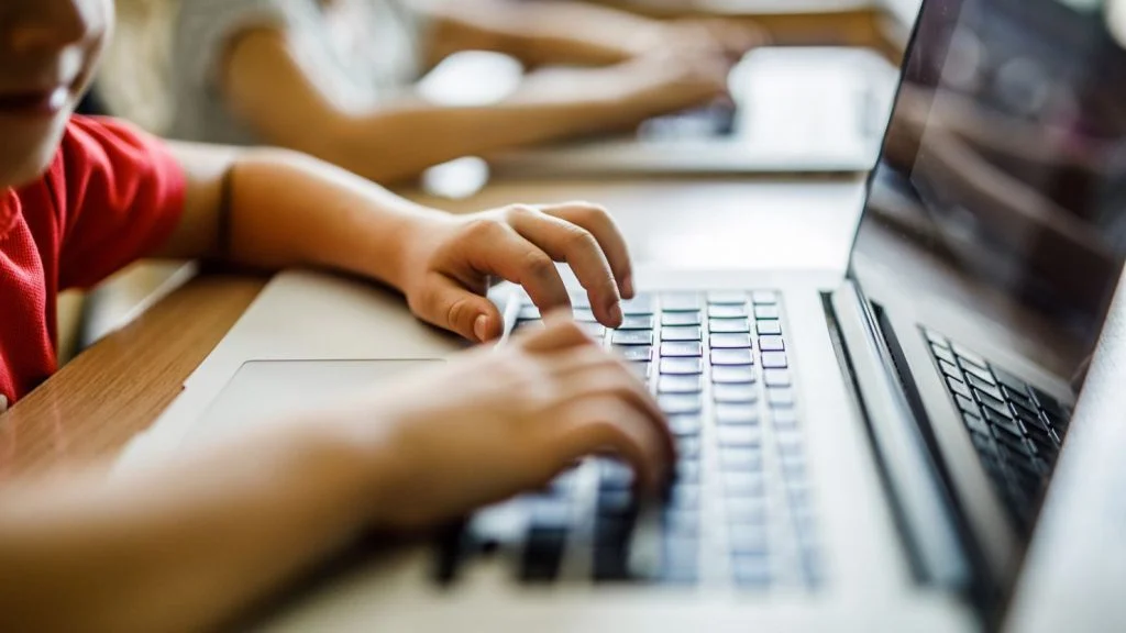 internet_computadora_IA-1024x576
