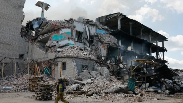 imagen-edificio-destruido-ataque-guerra-rusia-ucrania_167