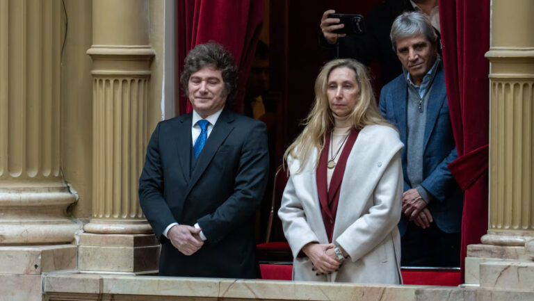 el-presidente-javier-milei-junto-a-su-hermana-la-secretaria-general-de-la-presidencia-karina-mileifoto-agustina-ribo-tn-KLOKXEIL4ZEORN6LWDCPMIKBBE