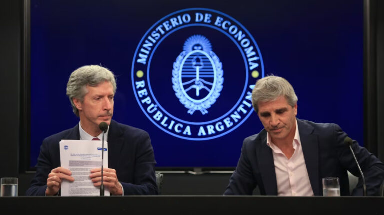 segun-la-consultora-1816-entre-el-tesoro-y-el-bcra-tienen-que-pagar-us27800-millones-a-privados-y-fmi-en-2028-foto-namariano-sanchez-LODJRAWY4ZA75IPHVAFM2PHEXQ