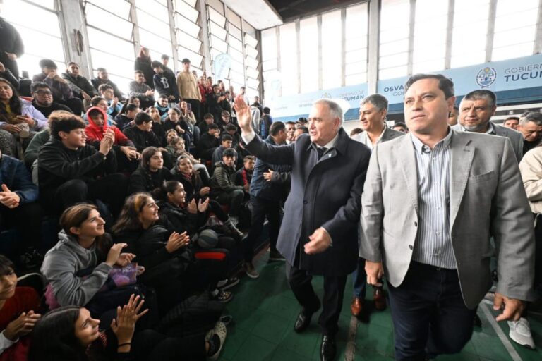 gobernador-osvaldo-jaldo-acto-complejo-belgrano-foto-comunicacion-publica-1158213-154921